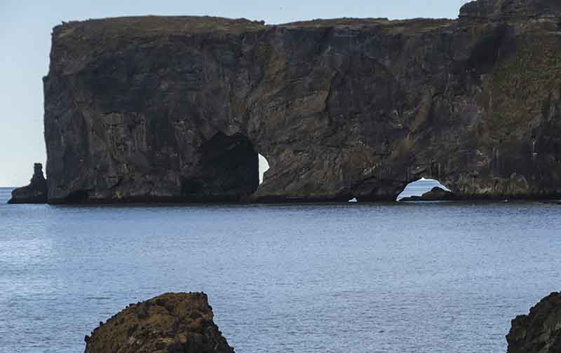 Islandia 131 - reserva natural de Dyrholaey - acantilados de Dyrholaey.jpg
